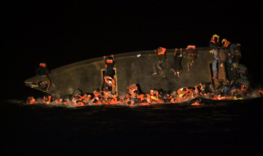 Mittelmeer: Segelschiffe Nadir und Astral retten 110 Menschen aus gekentertem Boot