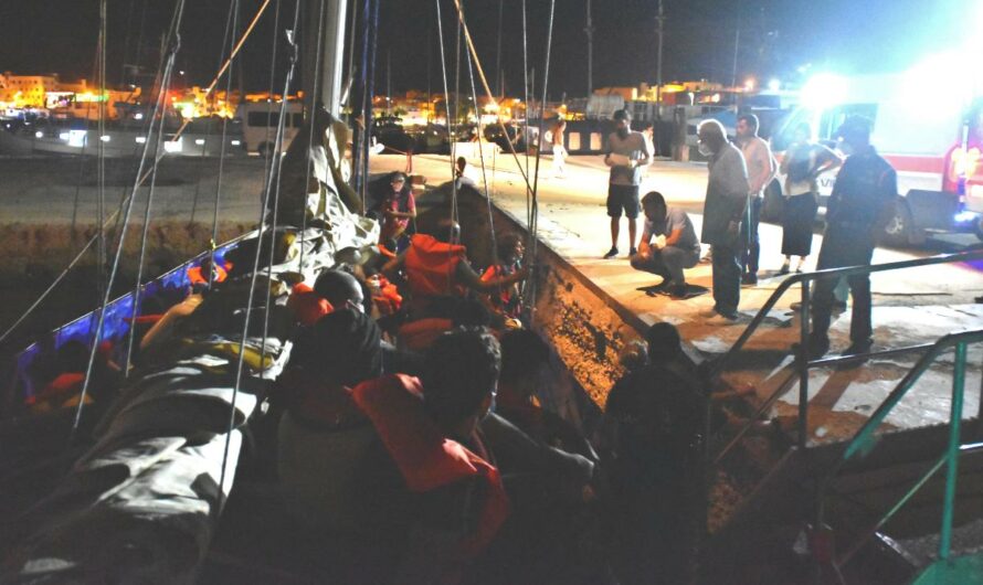 59 aus Seenot gerettete Menschen auf der Nadir – UPDATE: Evakuierung medizinische Notfälle und sicherer Hafen