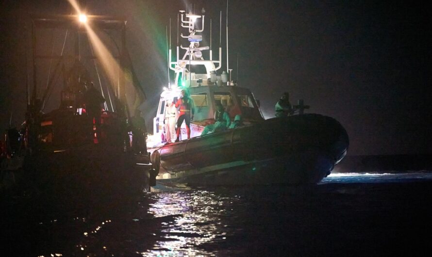 Stahlboot mit 41 Menschen an Bord gesunken – drei Vermisste